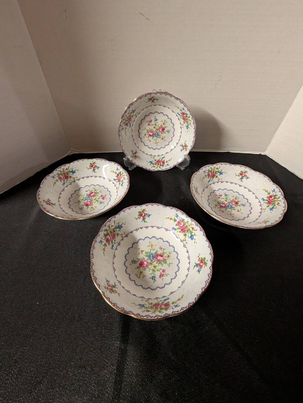 ROYAL ALBERT PETIT Point Dessert Fruit Bowls China Lot Set Of 4
